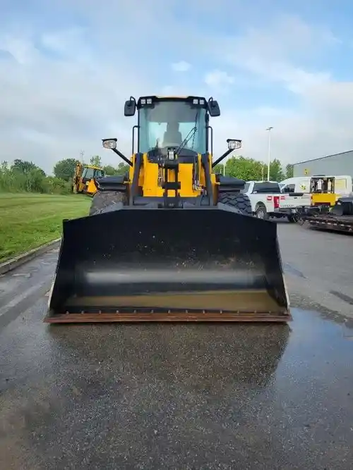 2023 JCB 427ZX - Image 4