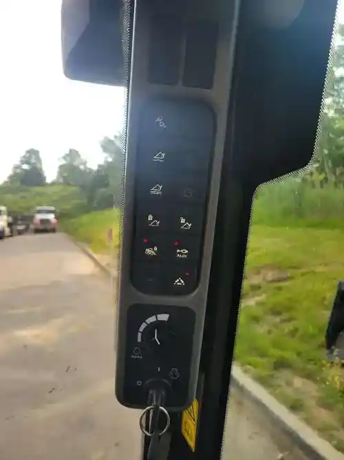 2024 JCB 215 - Image 8