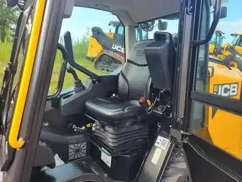 2024 JCB 215 - Image 6