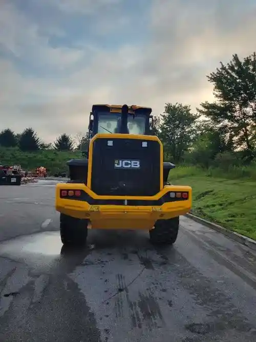 2023 JCB 427ZX - Image 5