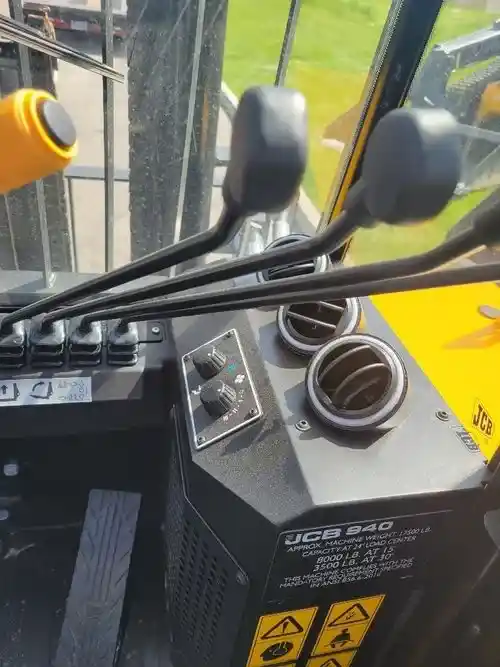 2024 JCB 940 - Image 9