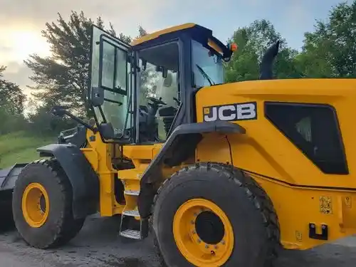 2023 JCB 427ZX - Image 2