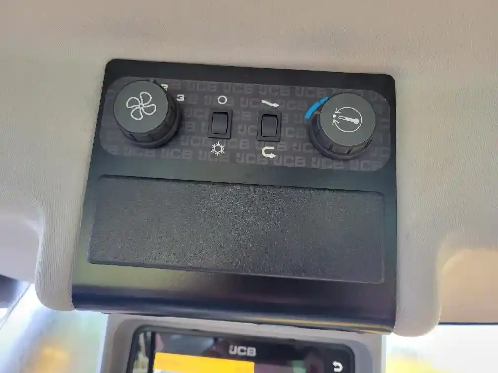 2023 JCB 427ZX - Image 12