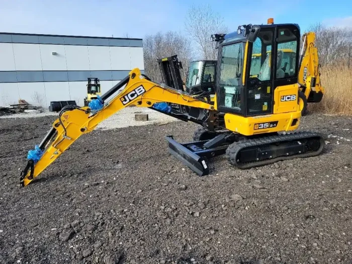 2022 JCB 35Z