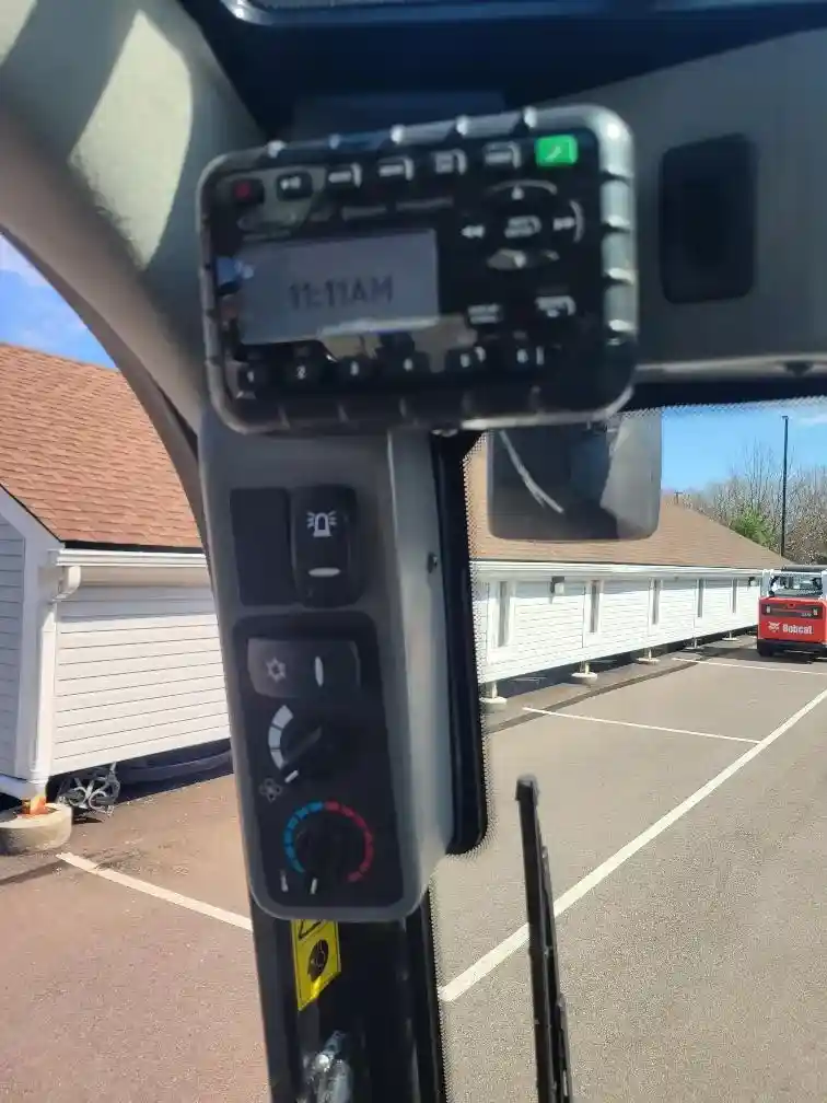 2023 JCB 270 - Image 8