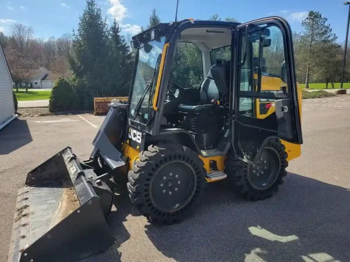 2023 JCB 270